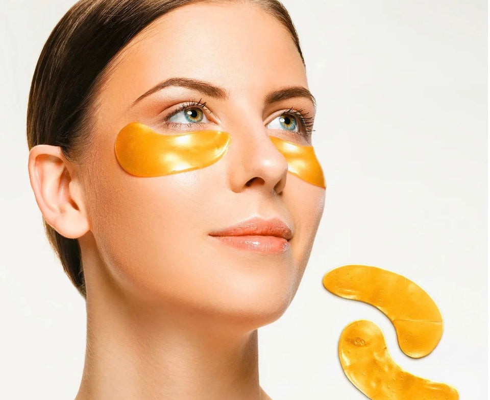 Model wearing Prédiré Paris gold collagen hydro eye mask patches